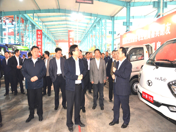 市新旧动能转换重大项目推进会AG老哥俱乐部集团科普教育基地举行观摩